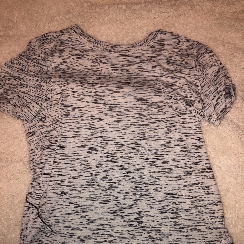 Cute trendy Lululemon shirt
